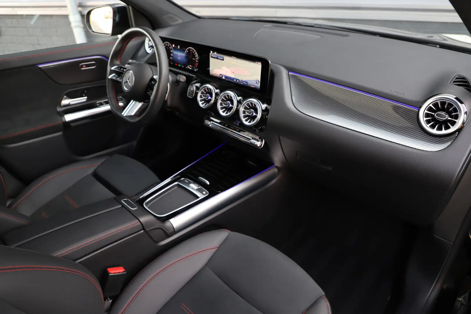 Mercedes-Benz GLA 250 250e AMG Aut8 | 218PK | Panoramadak | Multibeam | Zwart - 2