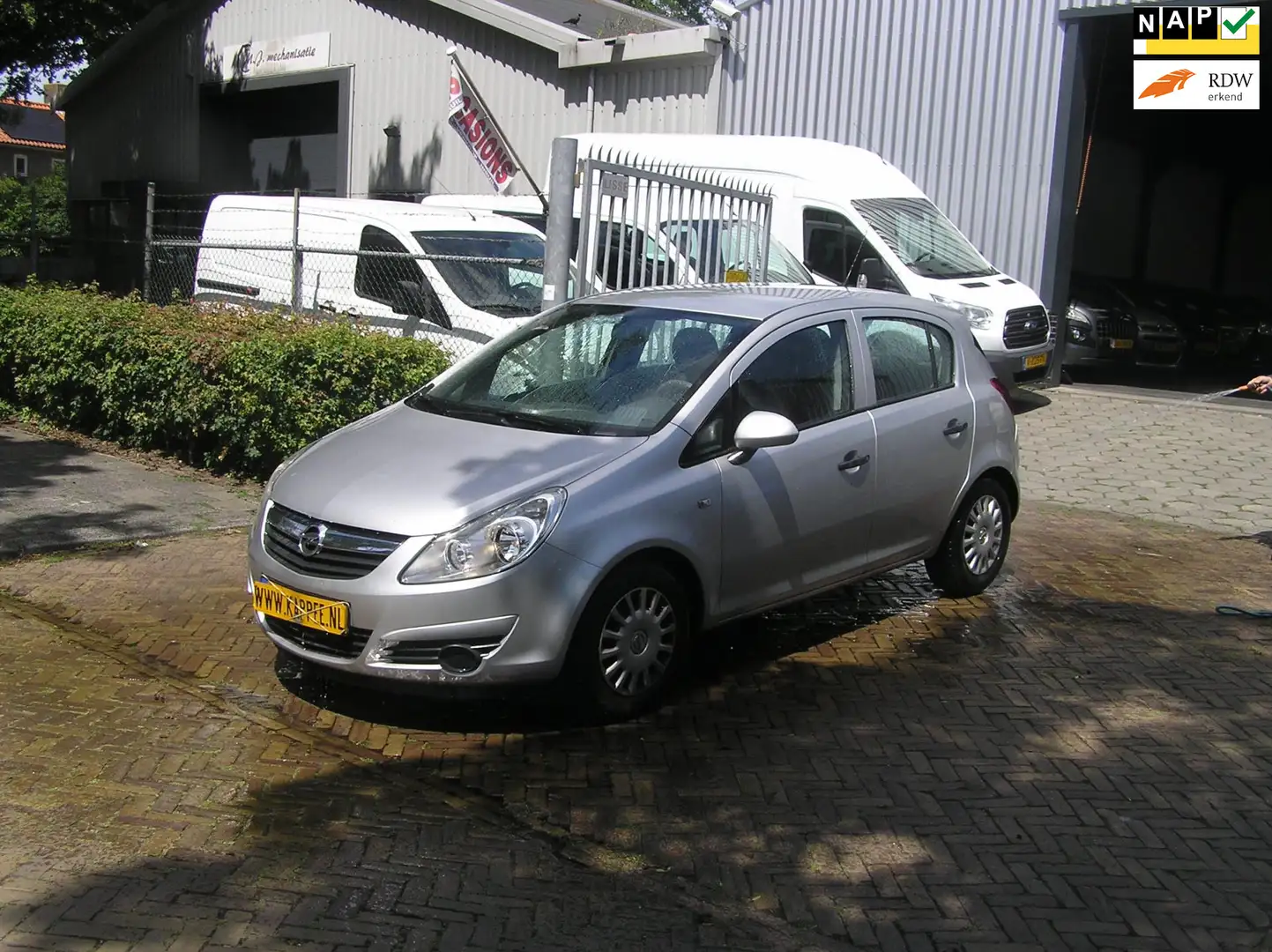 Opel Corsa 1.2-16V Edition airco APK Gris - 1