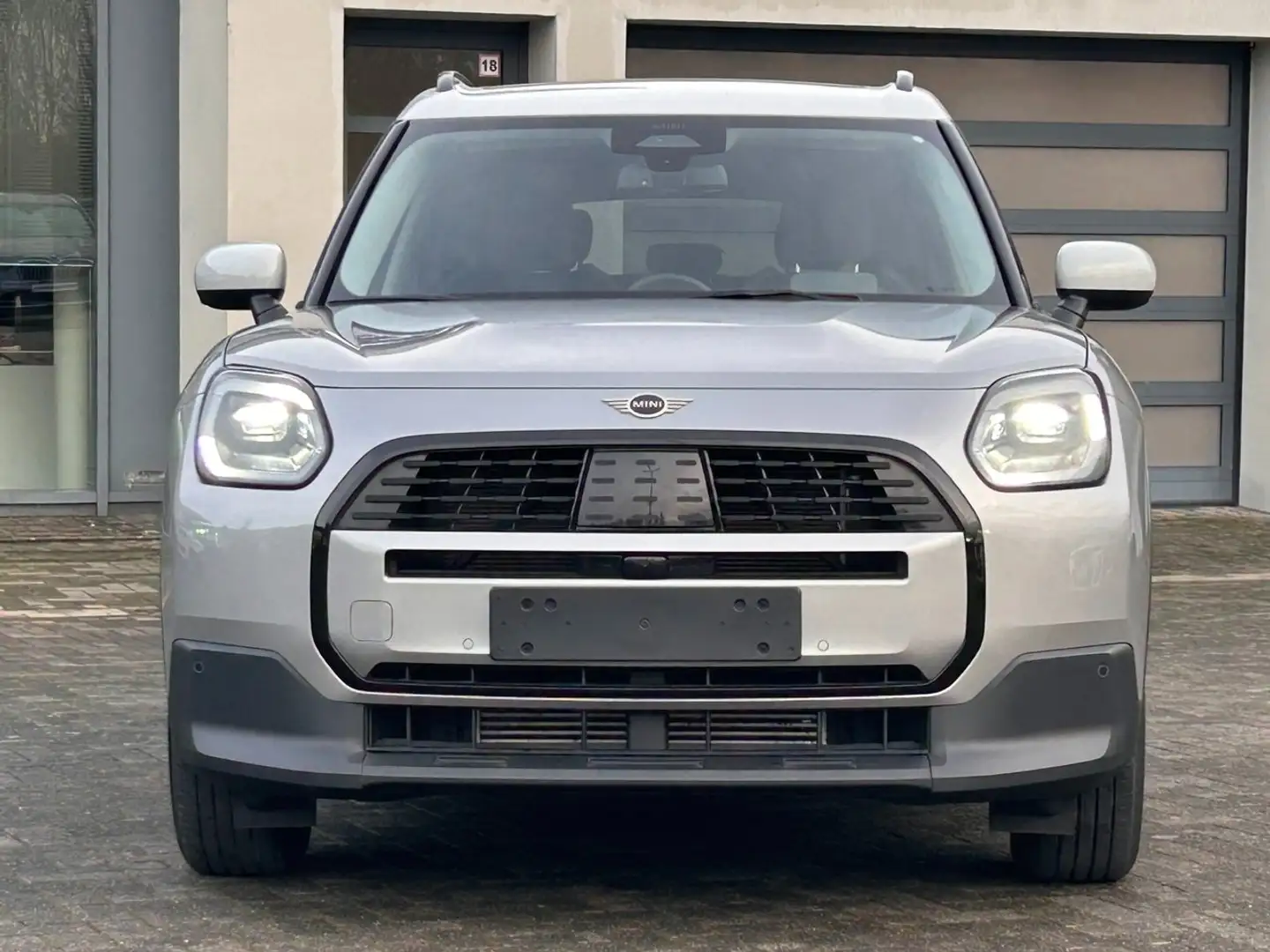 MINI Countryman C C Classic Trim Glasdach / Head-Up Displ. / Navi-AR Silber - 2