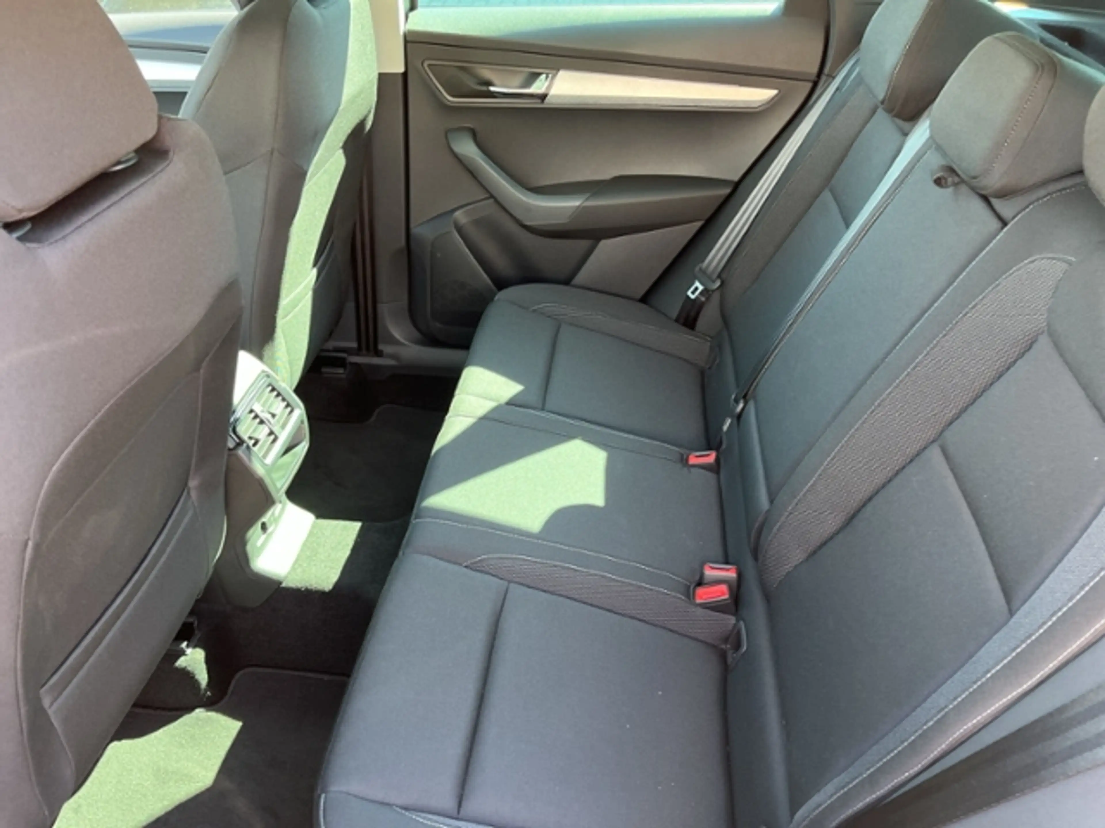 Skoda Karoq 2,0TDI 150PS DSG AHK MATRIX ACC KAMERA — photo 11