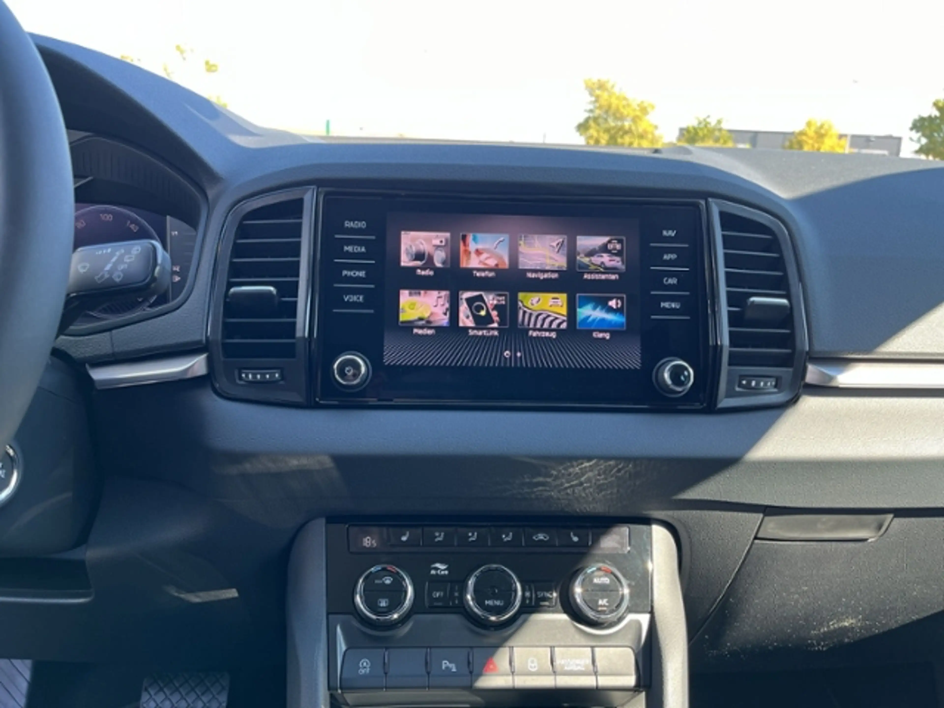 Skoda Karoq 2,0TDI 150PS DSG AHK MATRIX ACC KAMERA — photo 14