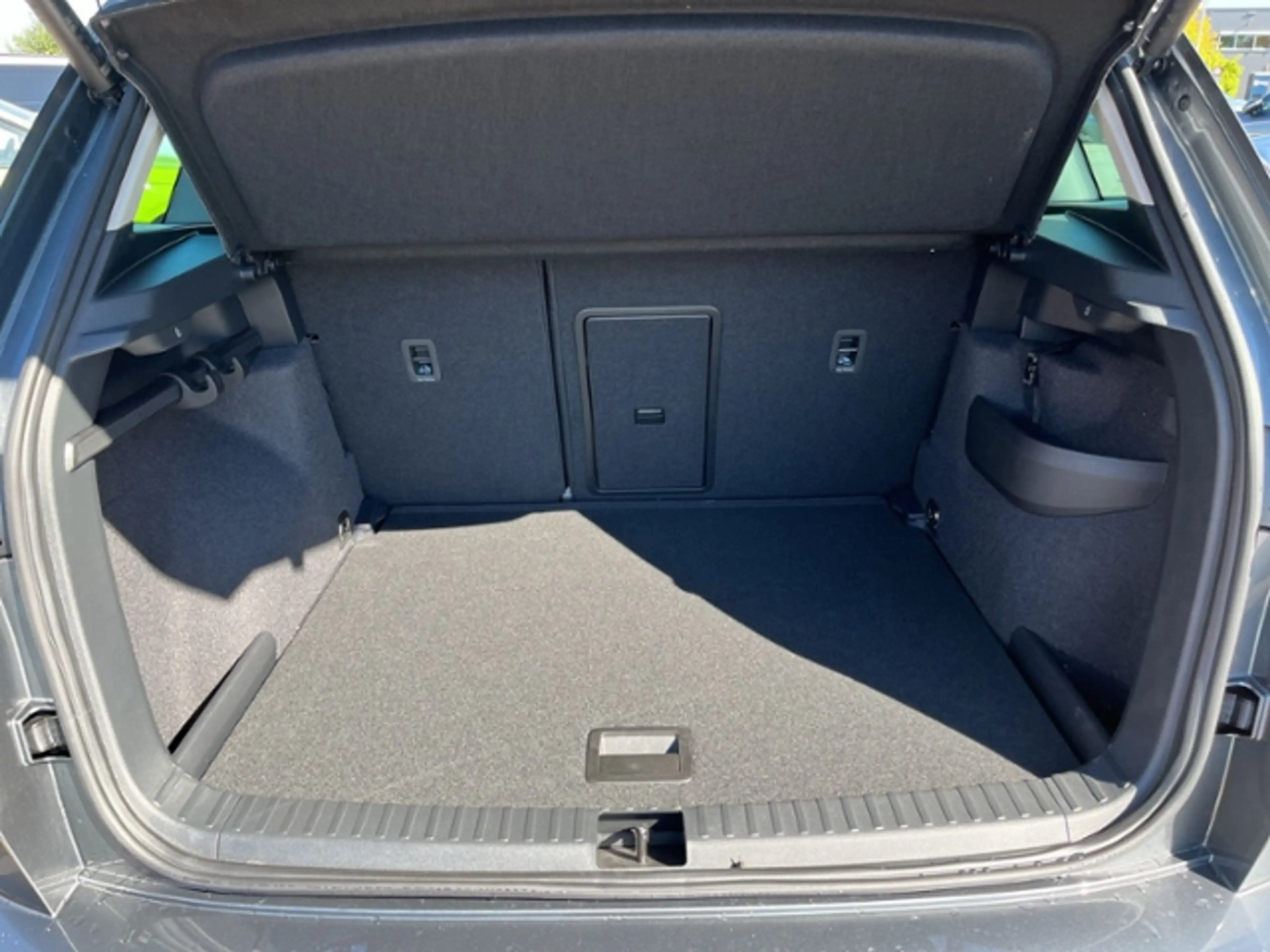 Skoda Karoq 2,0TDI 150PS DSG AHK MATRIX ACC KAMERA — photo 10