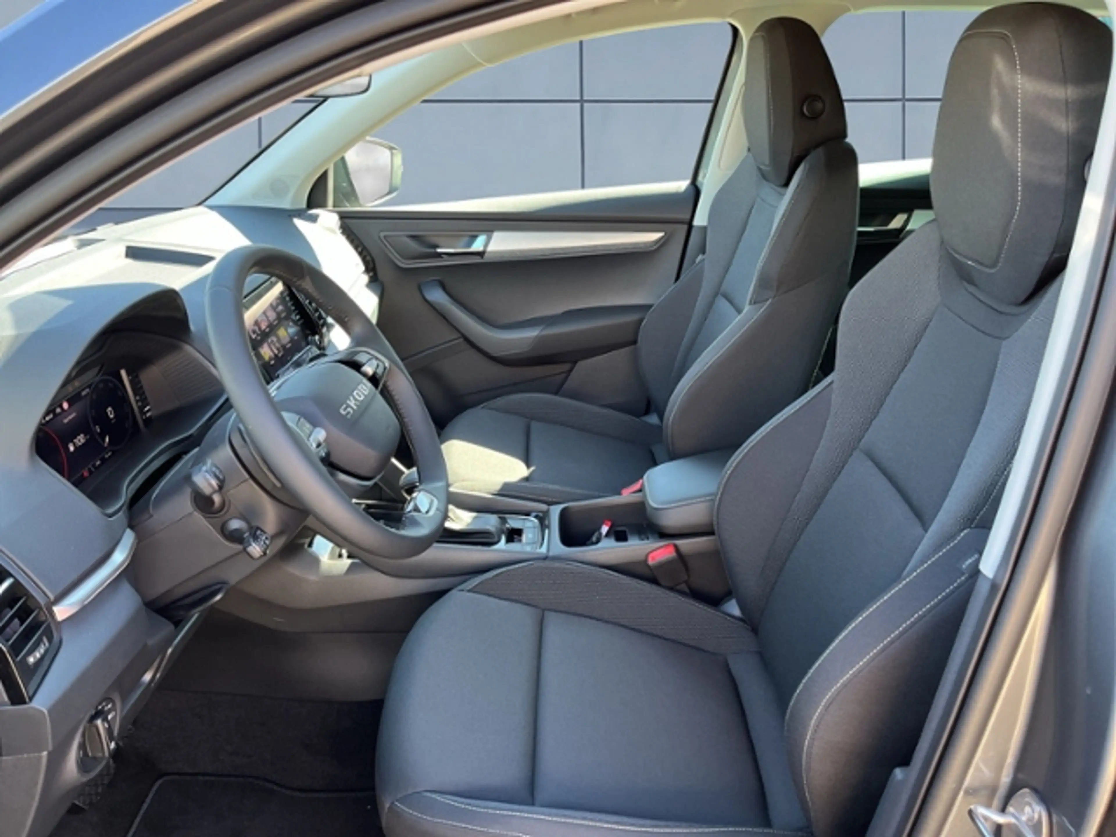 Skoda Karoq 2,0TDI 150PS DSG AHK MATRIX ACC KAMERA — photo 6