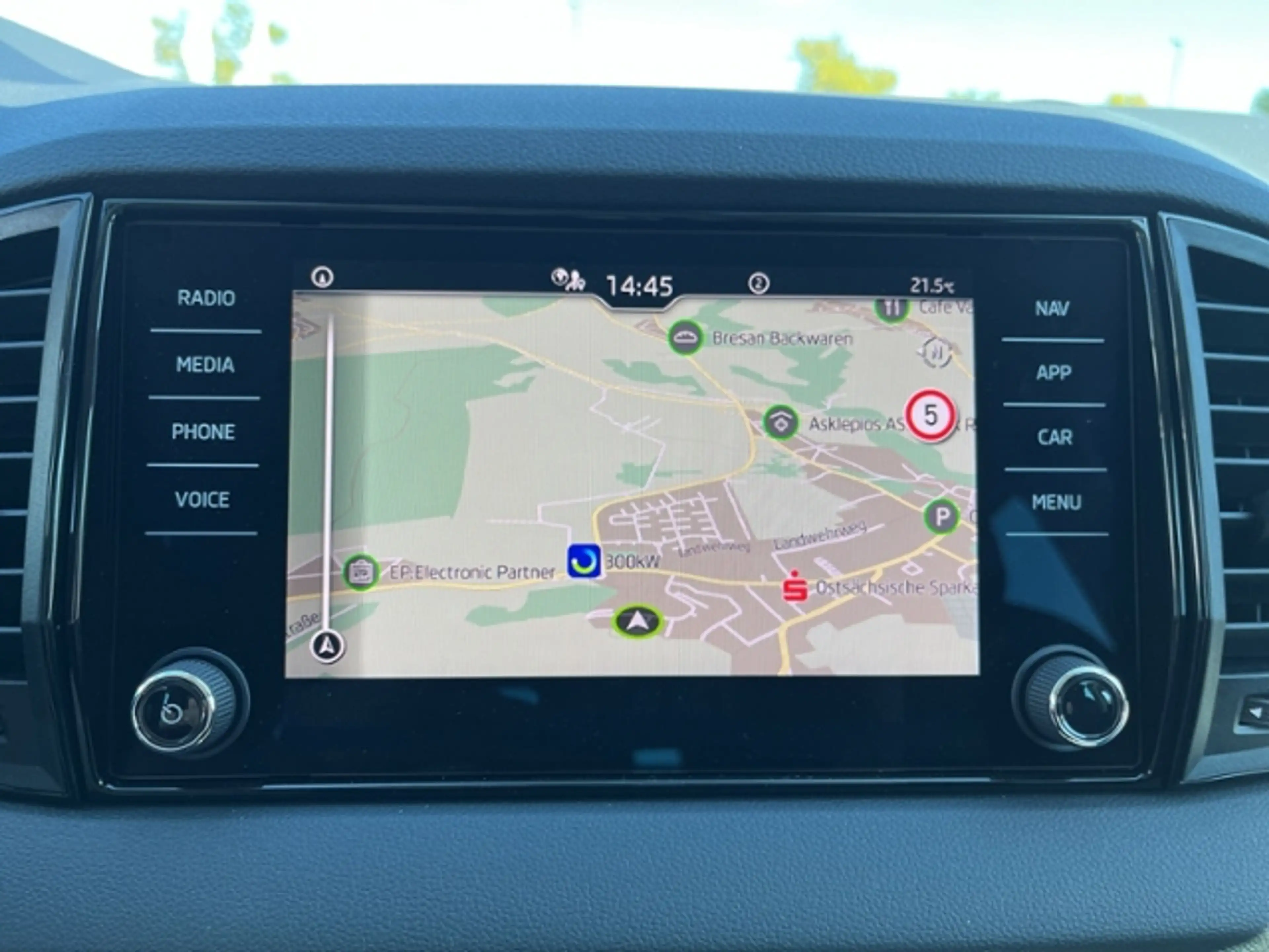 Skoda Karoq 2,0TDI 150PS DSG AHK MATRIX ACC KAMERA — photo 15