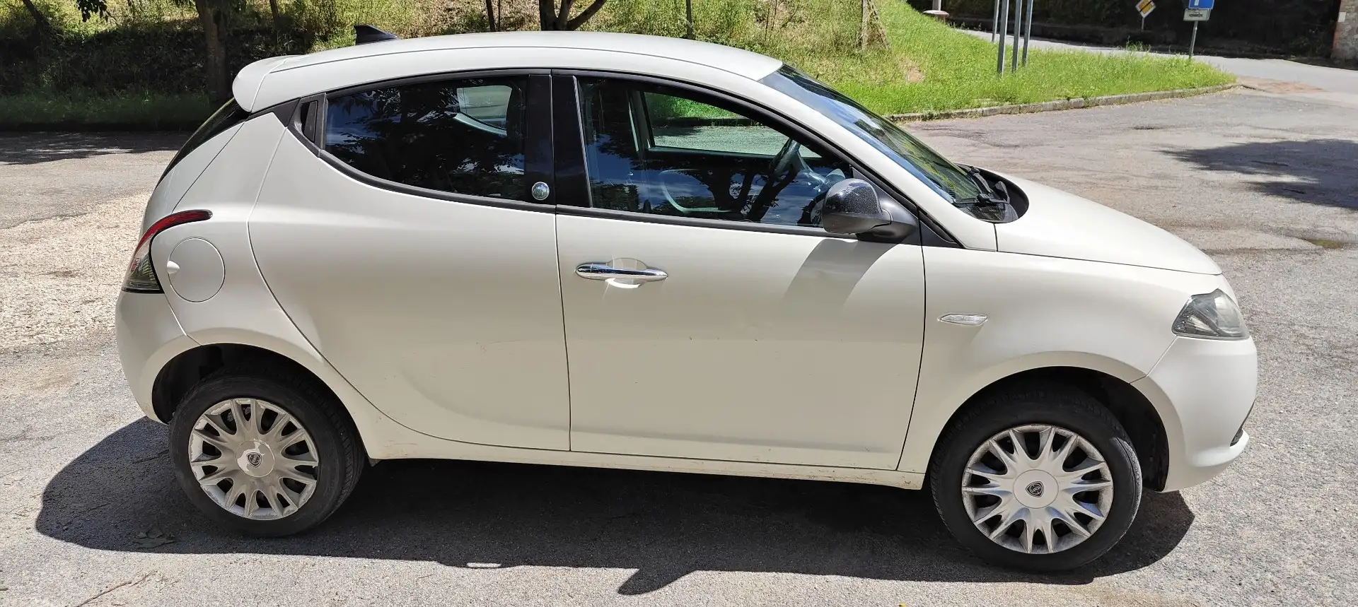 Lancia Ypsilon 0.9 t.air Silver ecochic metano 80cv - 1