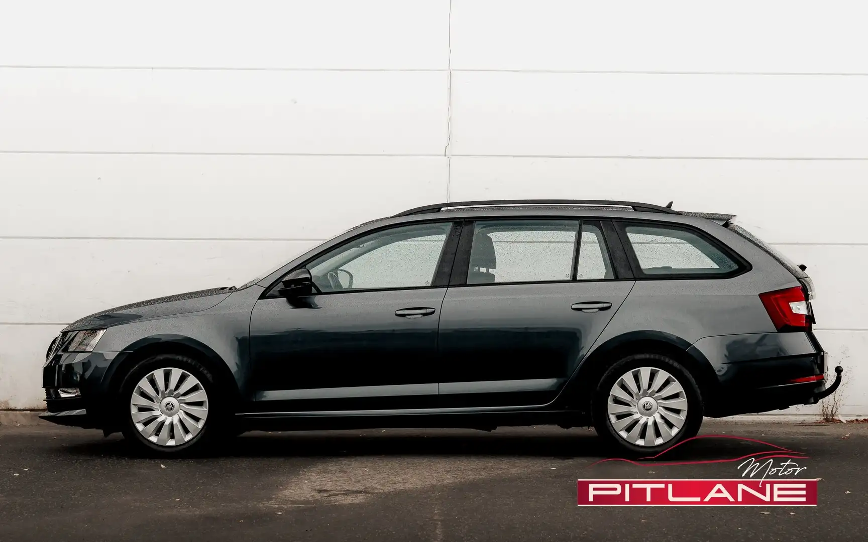 Skoda Octavia Combi 1.0 TSI Ambition DSG 7 / ATTELAGE / CARPLAY Grijs - 2
