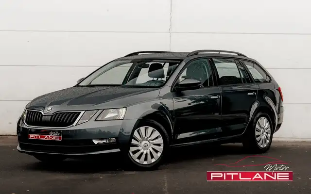 Skoda Octavia Combi 1.0 TSI Ambition DSG 7 / ATTELAGE / CARPLAY