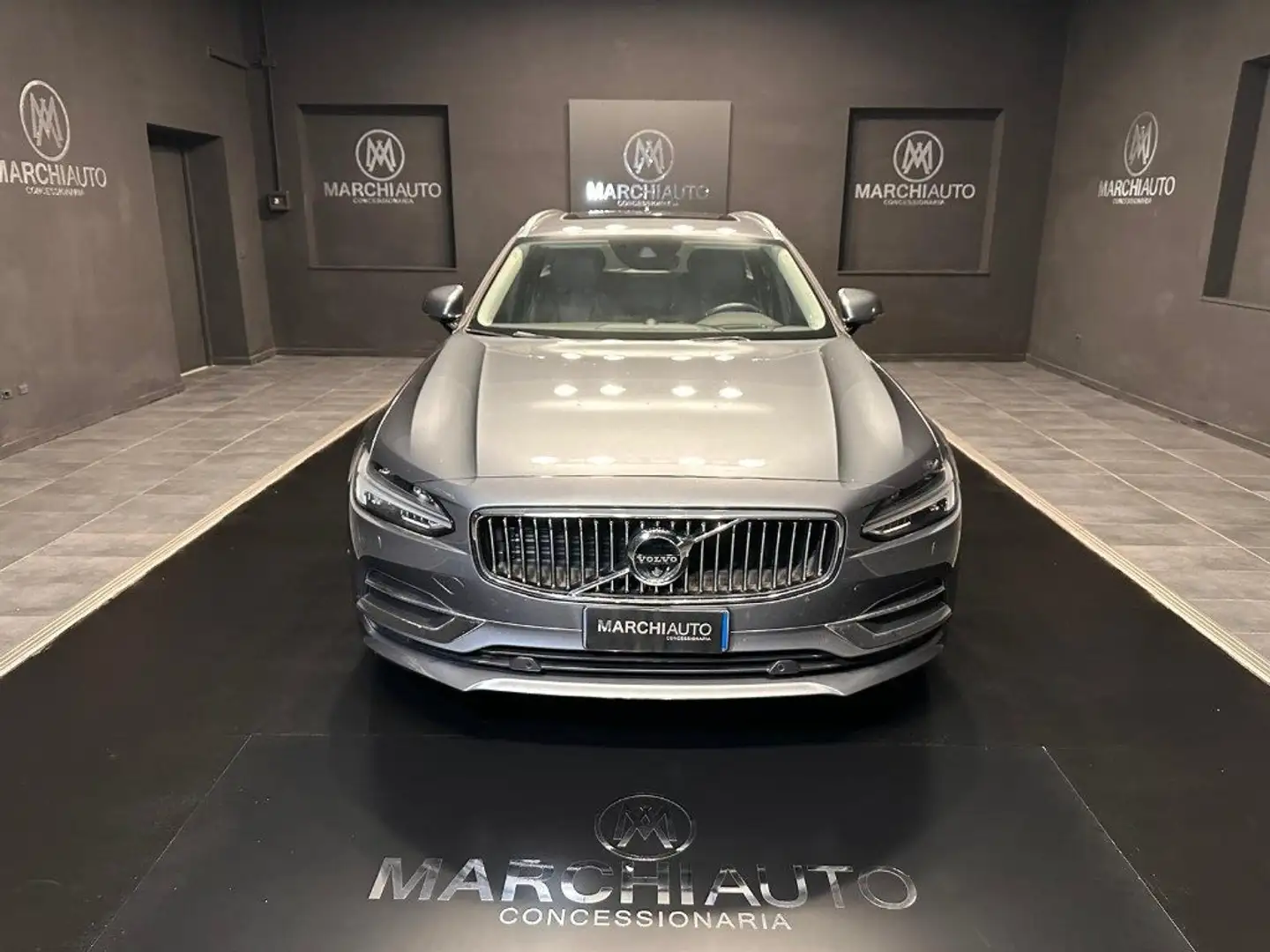 Volvo V90 D5 AWD Geartronic Inscription Сірий - 2