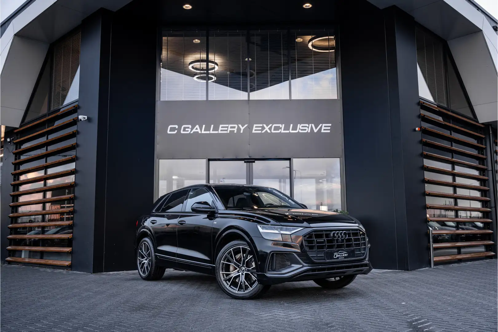 Audi Q8 55 TFSI e quattro Pro Line - Panorama | RS Seats | Schwarz - 1