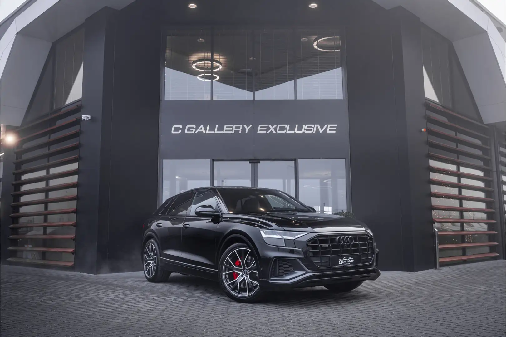 Audi Q8 55 TFSI e quattro Pro Line - Panorama | RS Seats | Noir - 1
