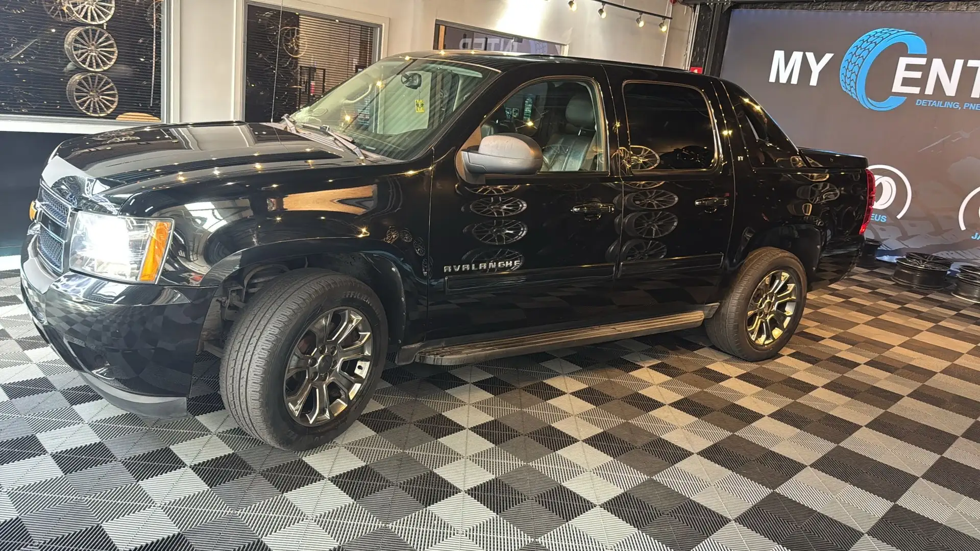 Chevrolet Avalanche - 2