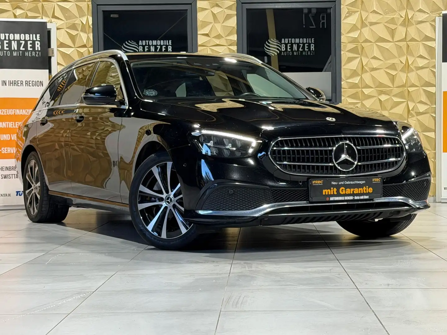 Mercedes-Benz E 300 T-Modell/LED/NAVI/KAMERA/ACC/SHZ/KLIMA Schwarz - 2