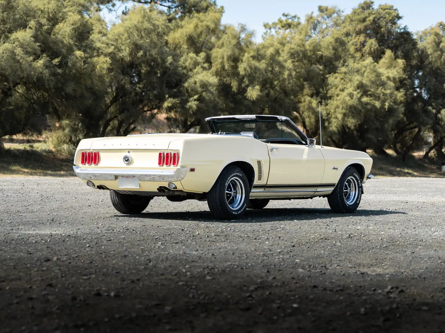 Ford Mustang Cabriolet Jaune - 2