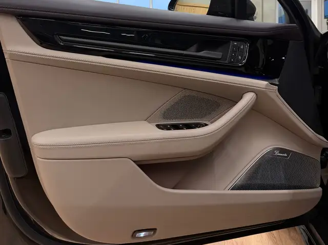Porsche Panamera view 23