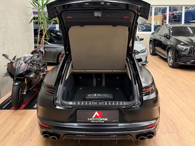 Porsche Panamera view 17