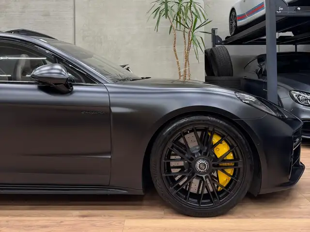 Porsche Panamera view 10