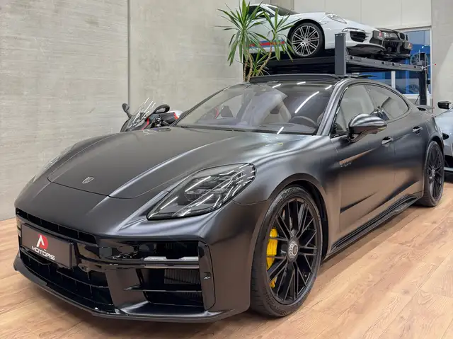 Porsche Panamera view 11
