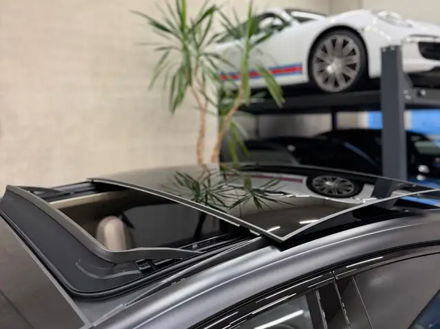 Porsche Panamera view 19