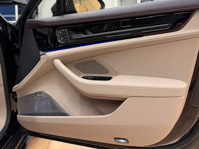 Porsche Panamera view 28