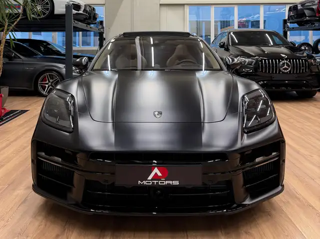 Porsche Panamera view 3