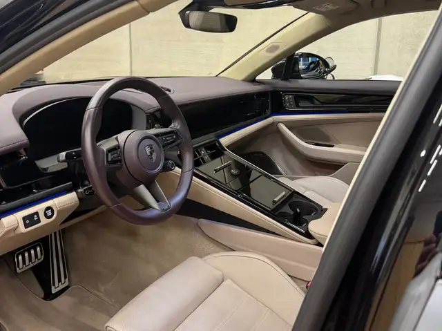 Porsche Panamera view 22