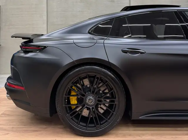 Porsche Panamera view 9