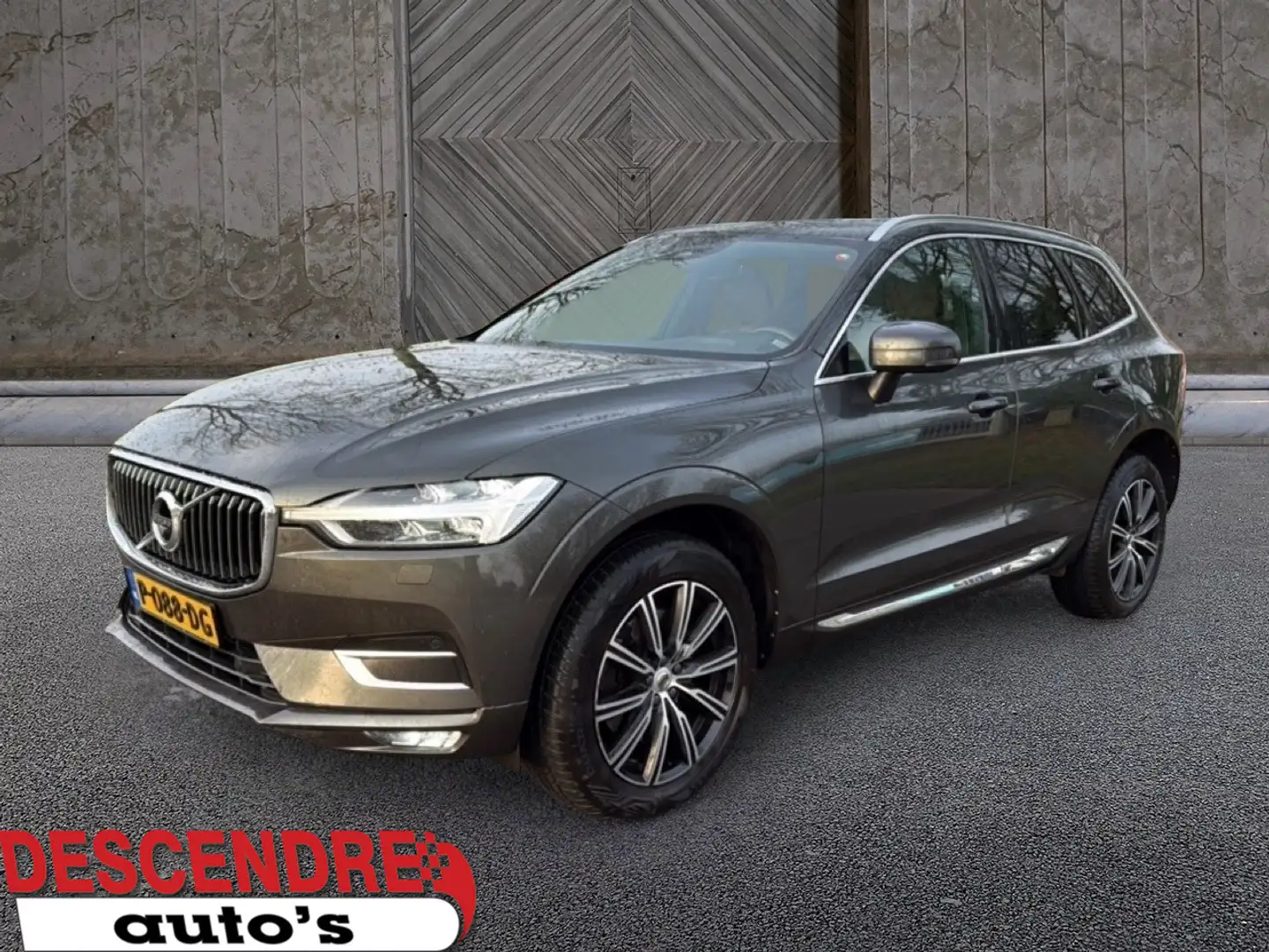 Volvo XC60 2.0 D5 AWD Inscription 236pk Grau - 1