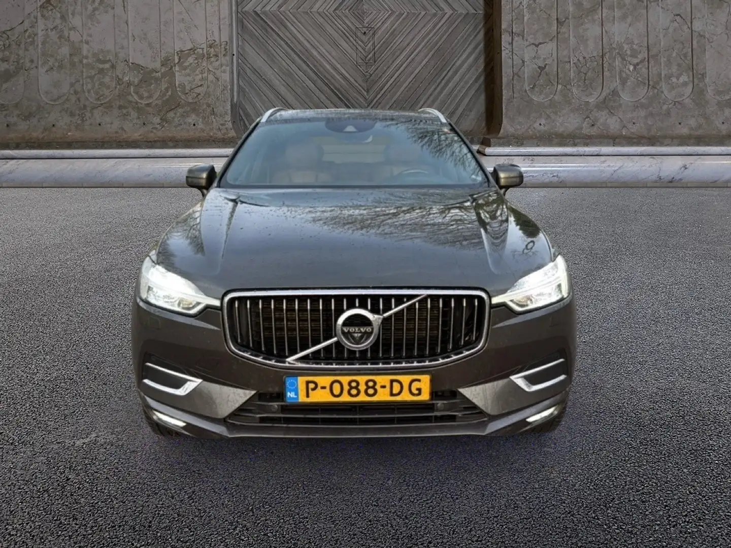 Volvo XC60 2.0 D5 AWD Inscription 236pk Grau - 2