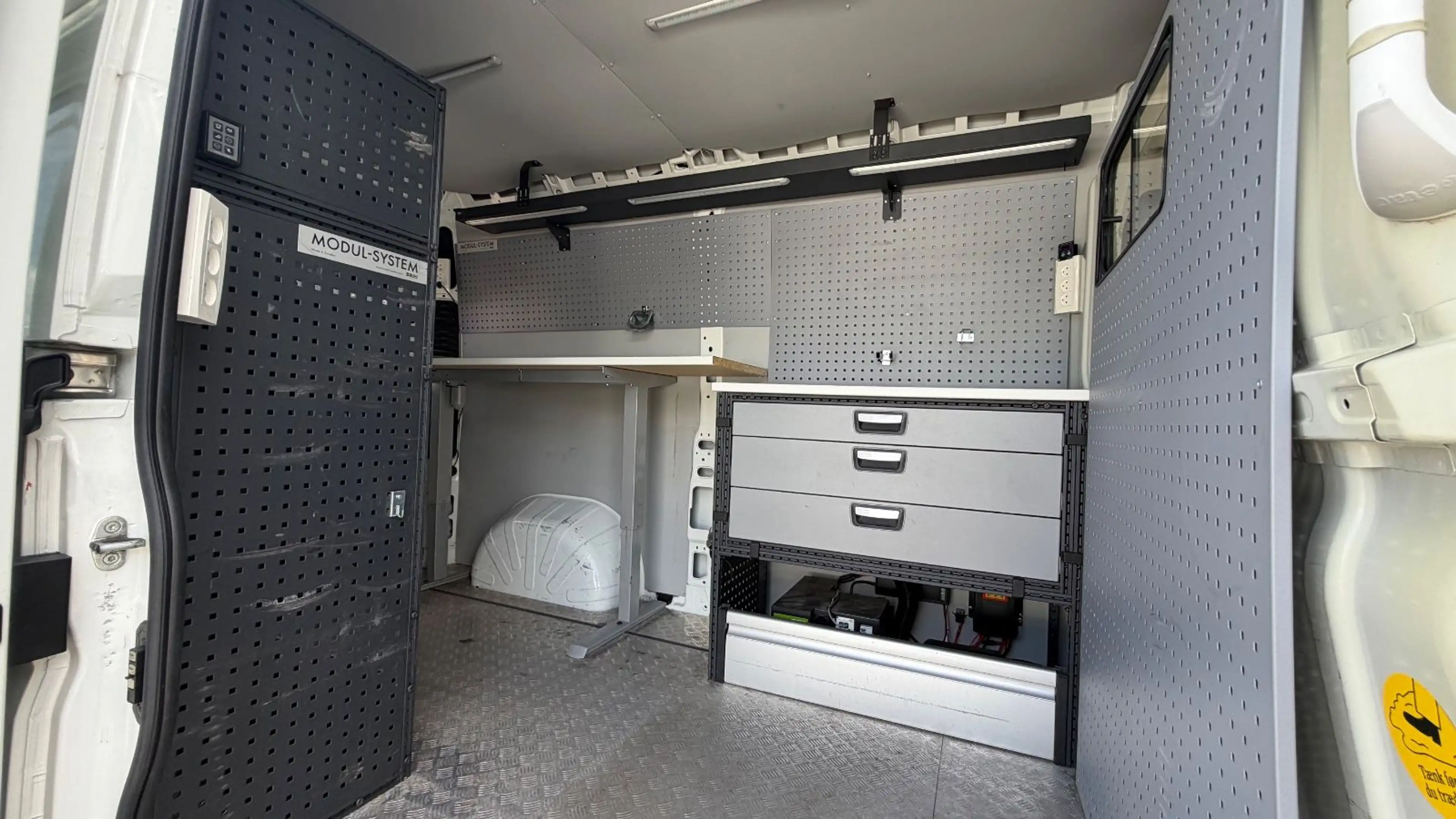 Peugeot Boxer BOXER 333 L2H2 PREMIUM 2.2 BlueHDi STANDHZ/REGAL — photo 15