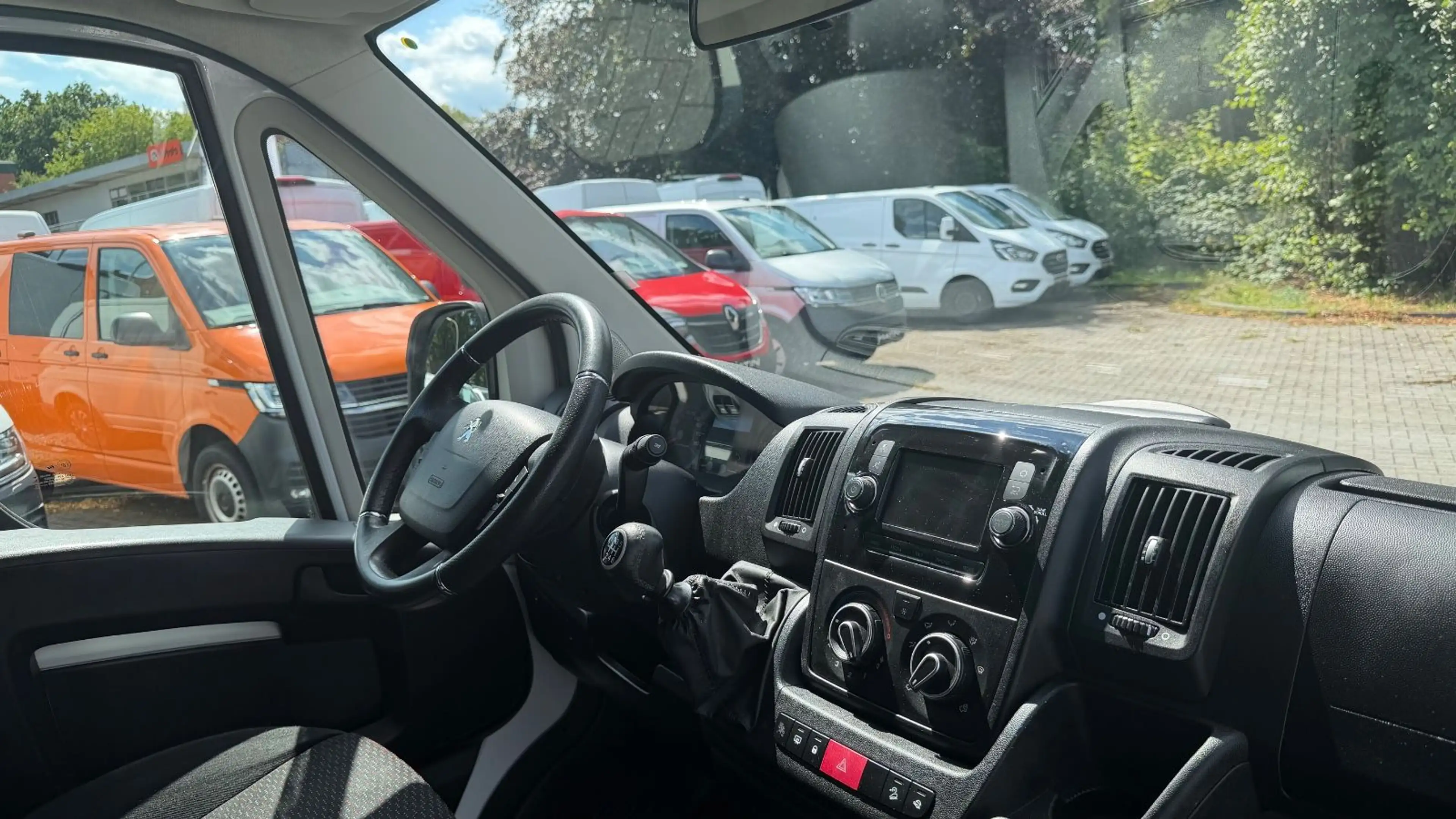 Peugeot Boxer BOXER 333 L2H2 PREMIUM 2.2 BlueHDi STANDHZ/REGAL — photo 11