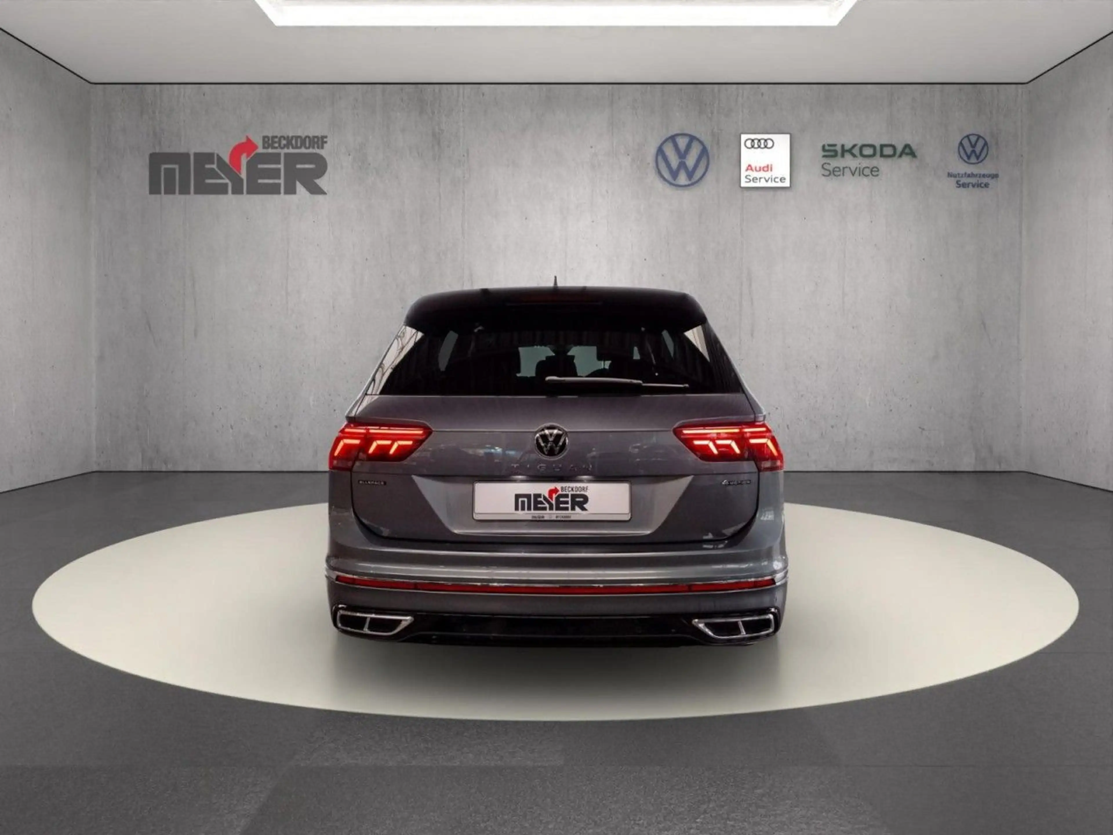Volkswagen Tiguan Allspace R-Line 2.0 TSI 4MOTION DSG — photo 6
