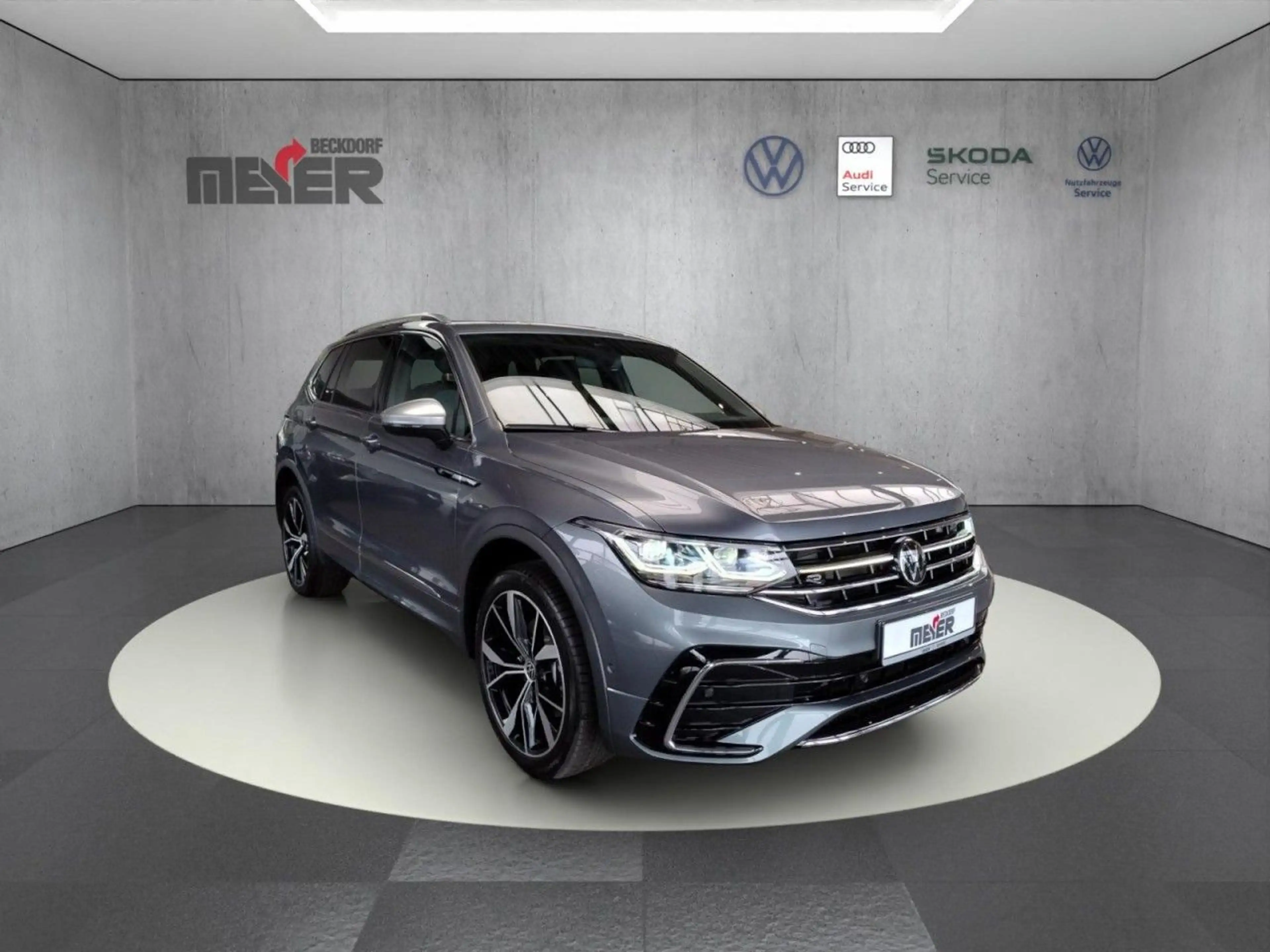 Volkswagen Tiguan Allspace R-Line 2.0 TSI 4MOTION DSG — photo 9