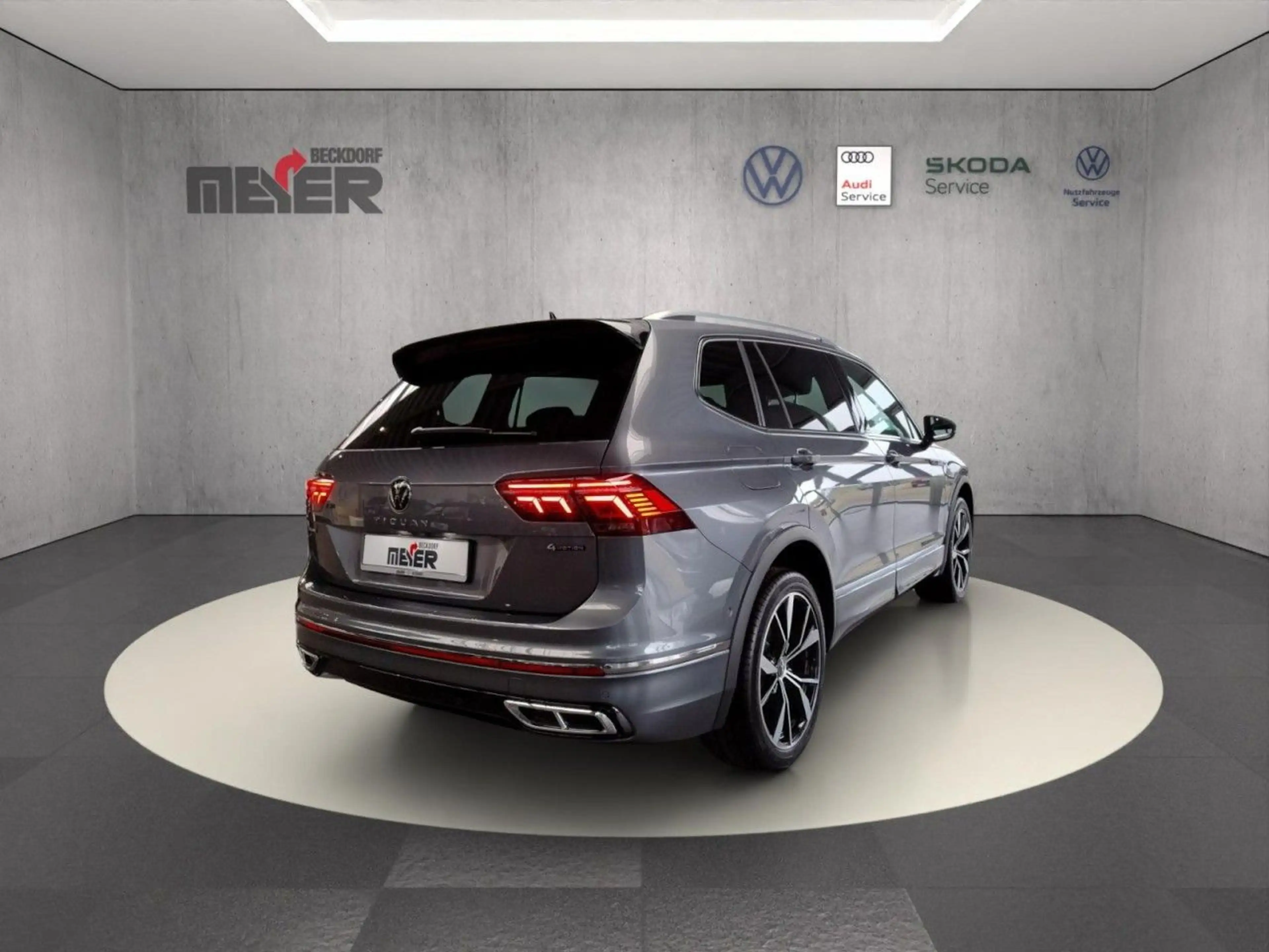 Volkswagen Tiguan Allspace R-Line 2.0 TSI 4MOTION DSG — photo 7