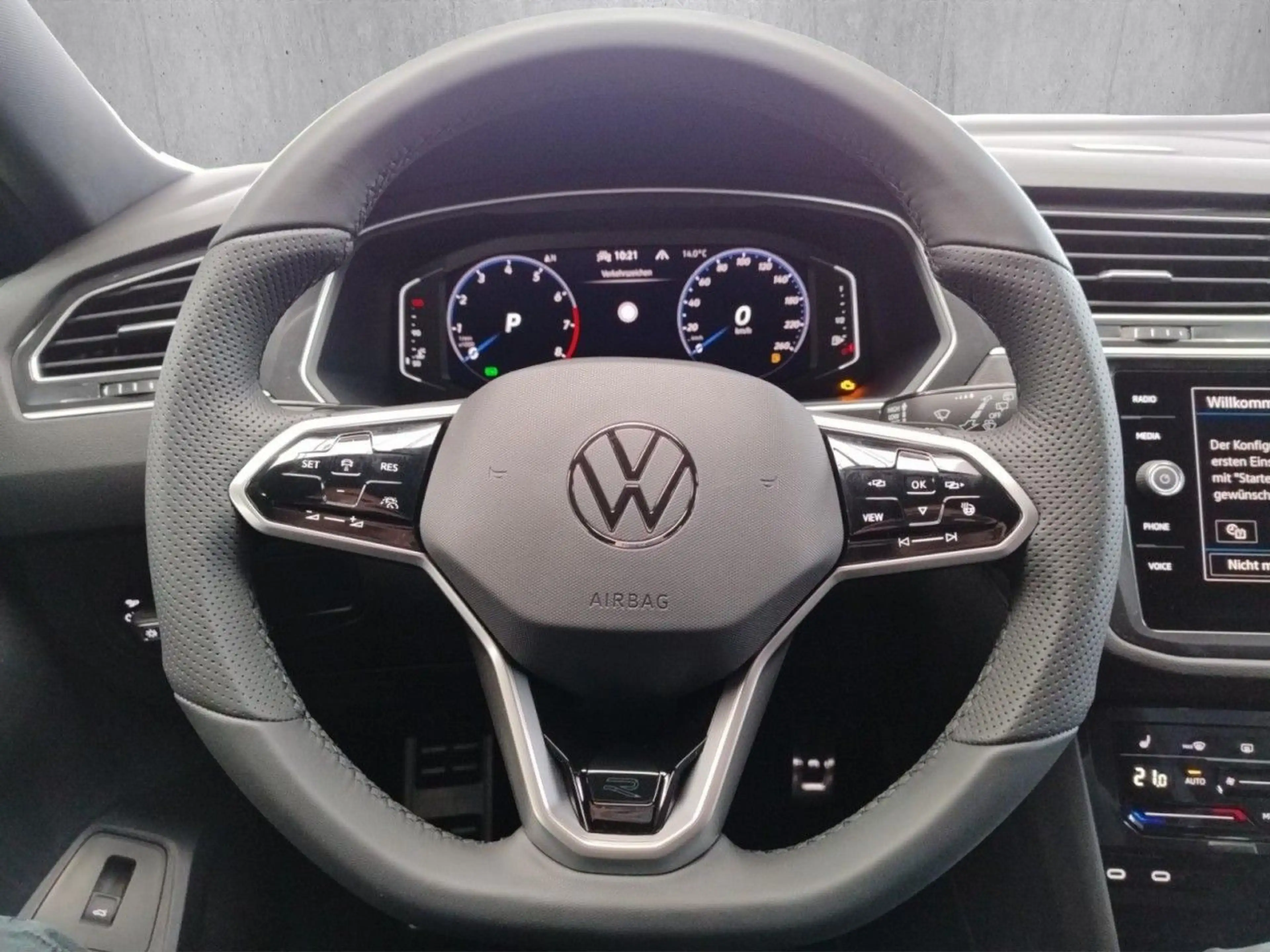 Volkswagen Tiguan Allspace R-Line 2.0 TSI 4MOTION DSG — photo 11