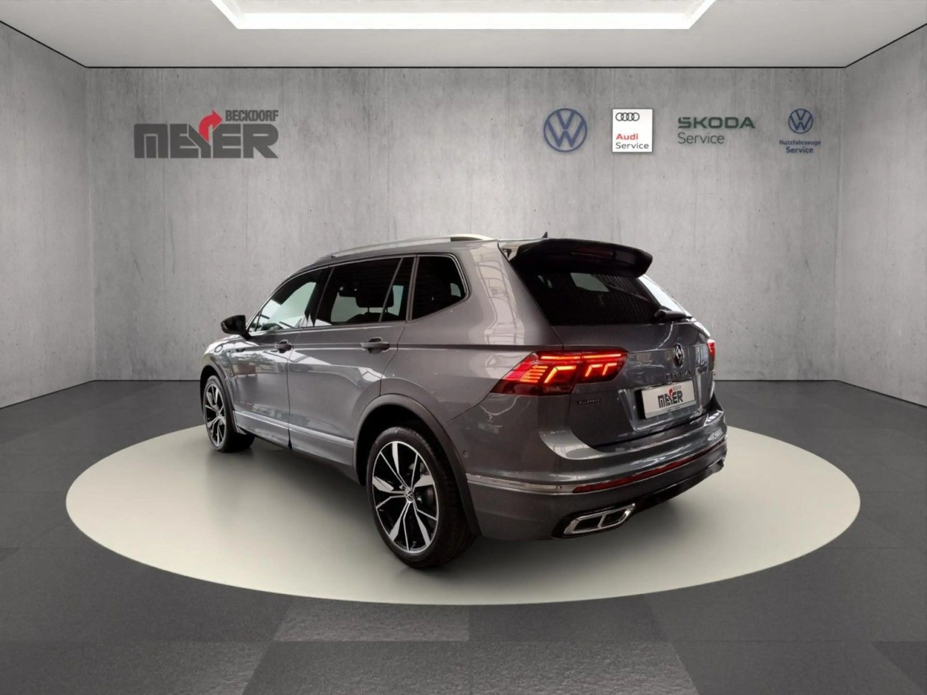 Volkswagen Tiguan Allspace R-Line 2.0 TSI 4MOTION DSG — photo 5