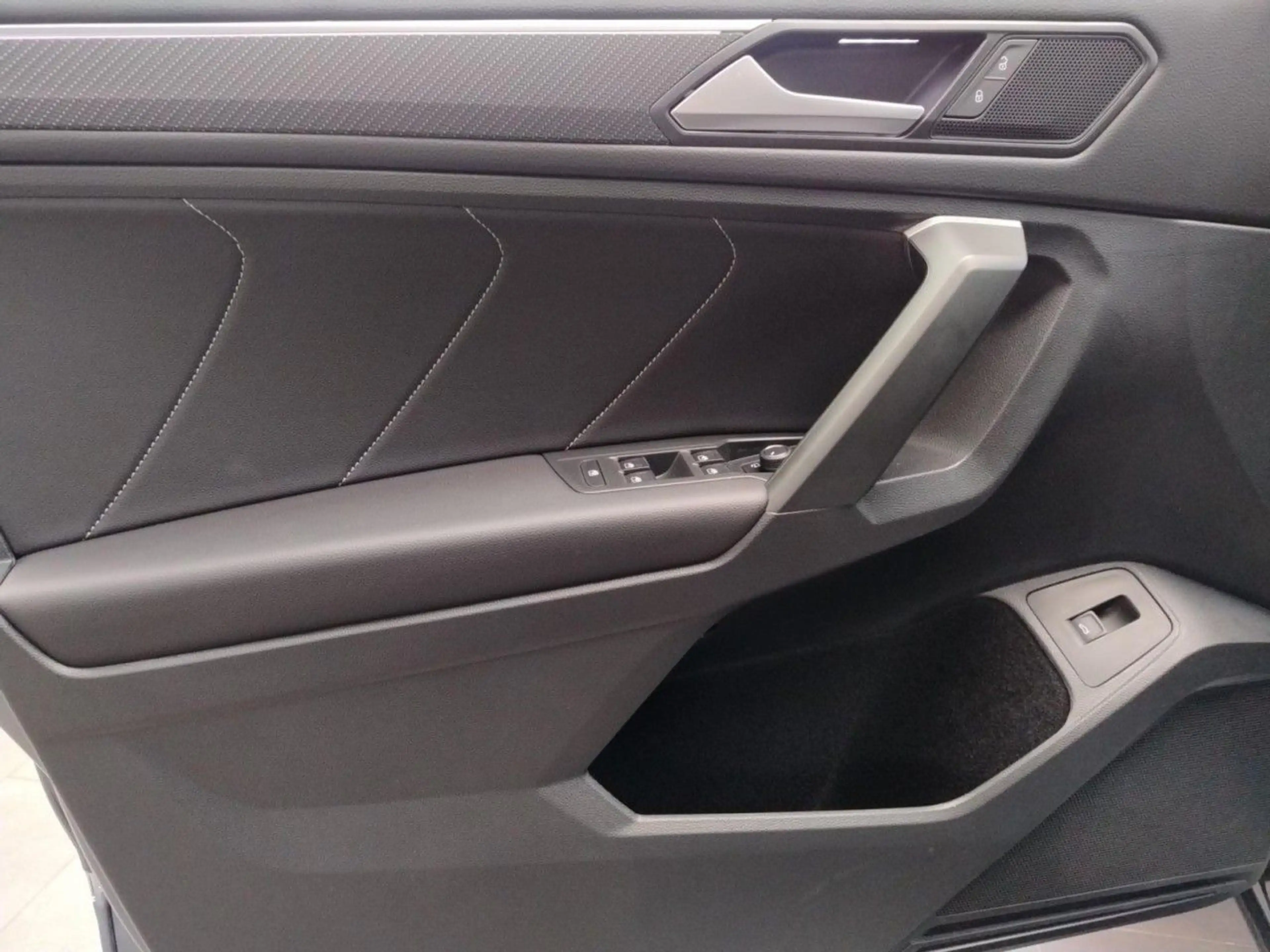 Volkswagen Tiguan Allspace R-Line 2.0 TSI 4MOTION DSG — photo 13