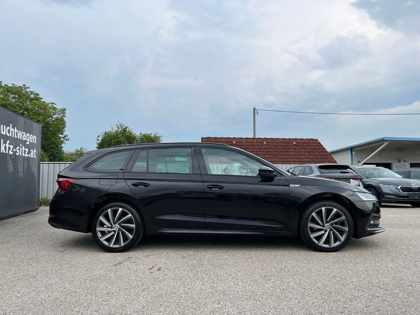 Skoda Octavia Combi 2,0 TDI 4x4 Sportline DSG | NP: €46.500 Schwarz - 2