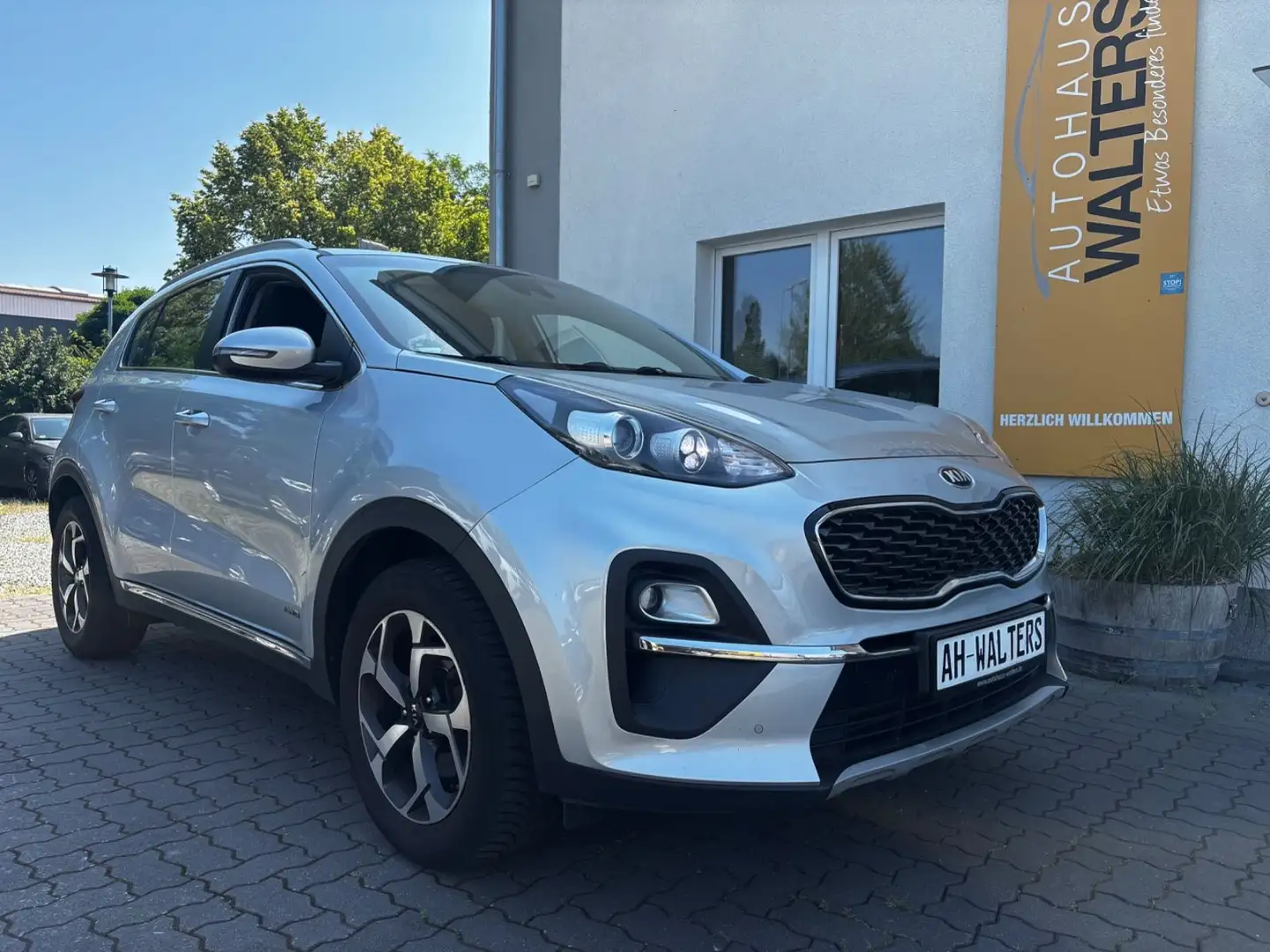 Kia Sportage Vision 4WD = Automatik - Navi - Kamera Silber - 1