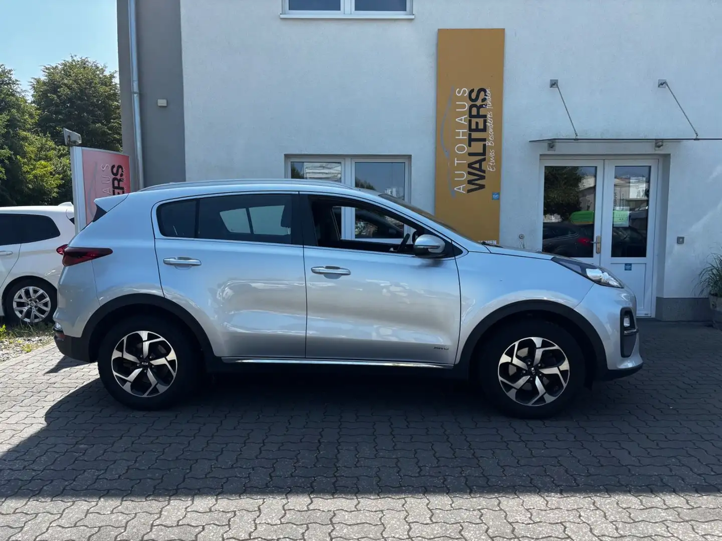 Kia Sportage Vision 4WD = Automatik - Navi - Kamera Silber - 2