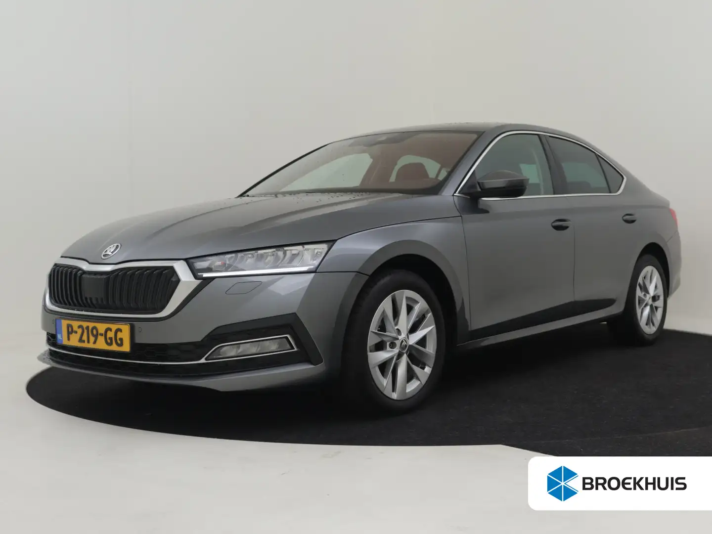 Skoda Octavia 1.0 e-TSI 111pk 7-DSG Business Edition Plus | Trek Grijs - 1