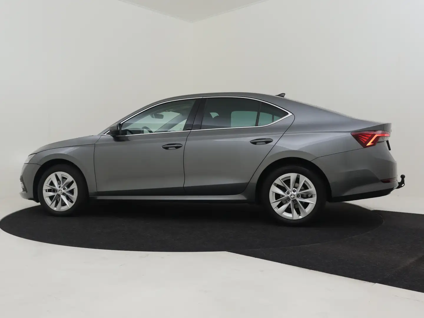 Skoda Octavia 1.0 e-TSI 111pk 7-DSG Business Edition Plus | Trek Grijs - 2