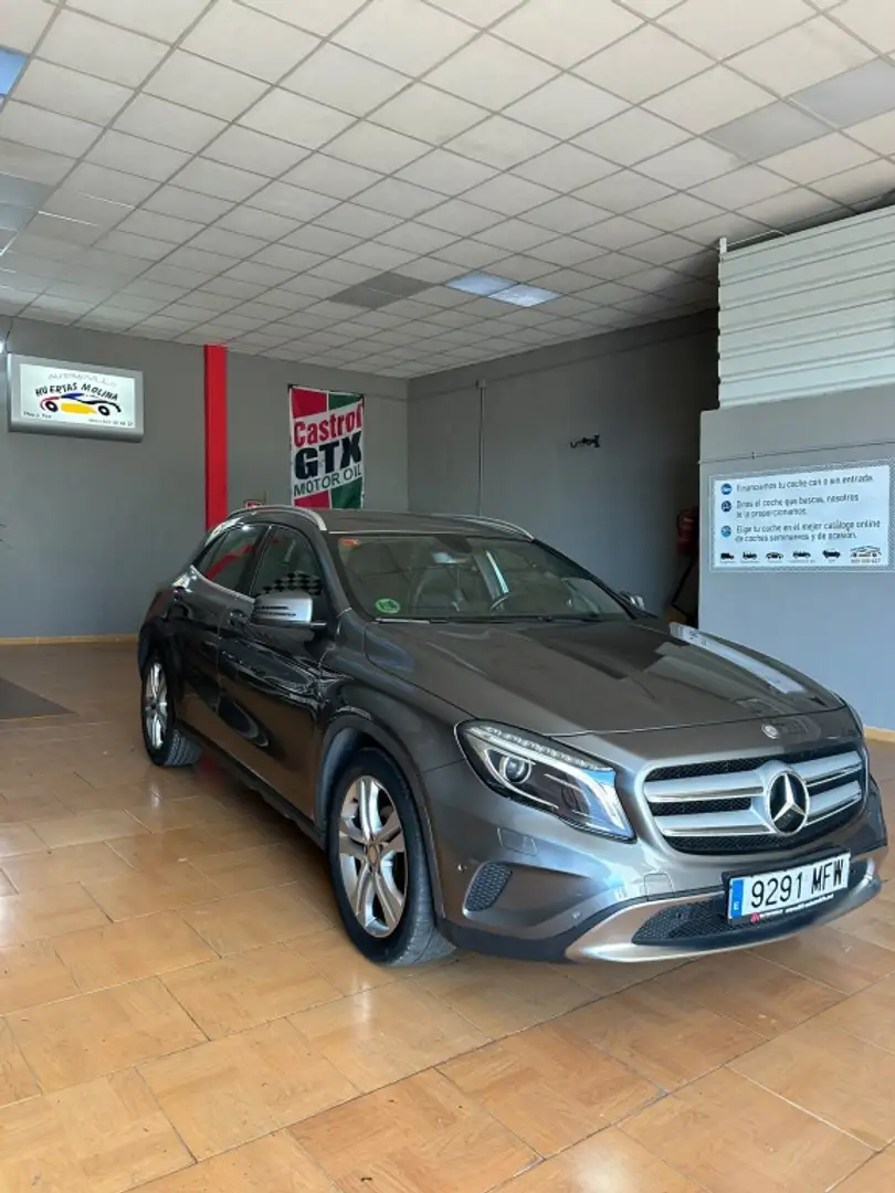 Mercedes-Benz GLA 200 200CDI Urban Gris - 1