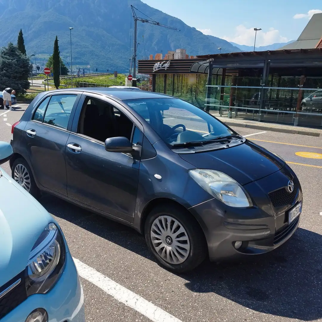 Toyota Yaris 5p 1.0 Sol c/vsc+trc - 1