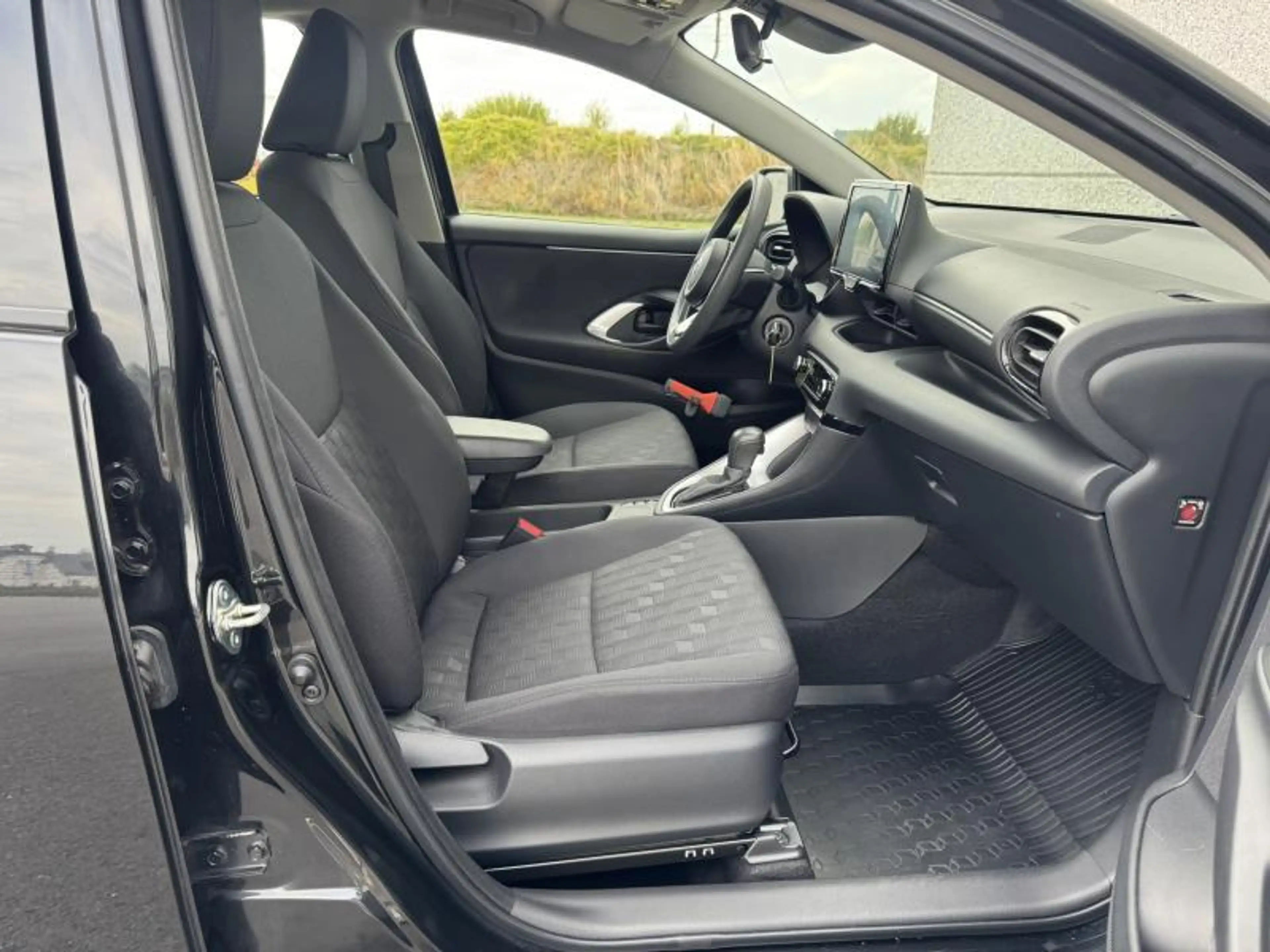 Toyota Yaris 1.5 Hybride CVT Dynamic de direction ! — photo 8