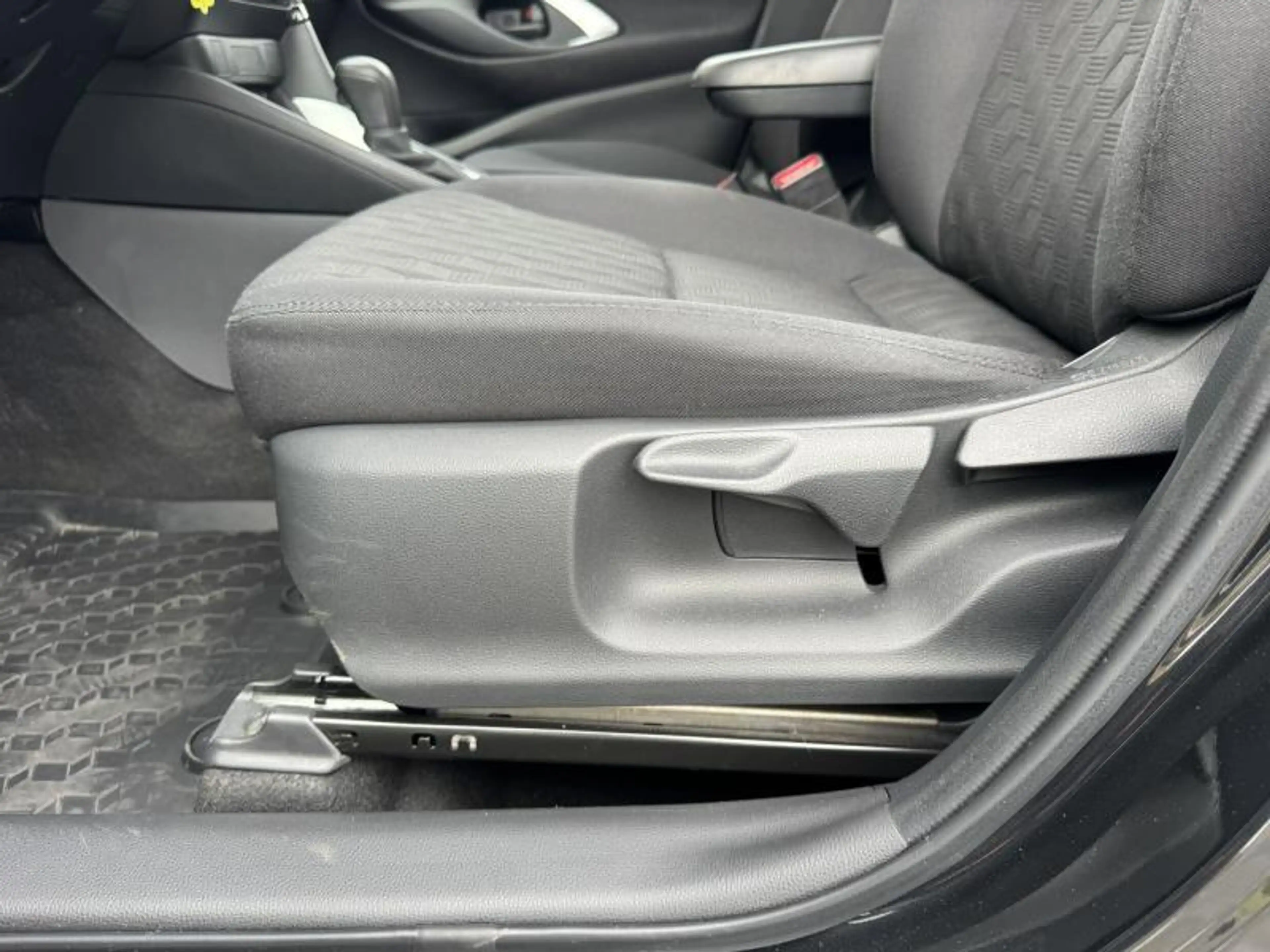 Toyota Yaris 1.5 Hybride CVT Dynamic de direction ! — photo 13
