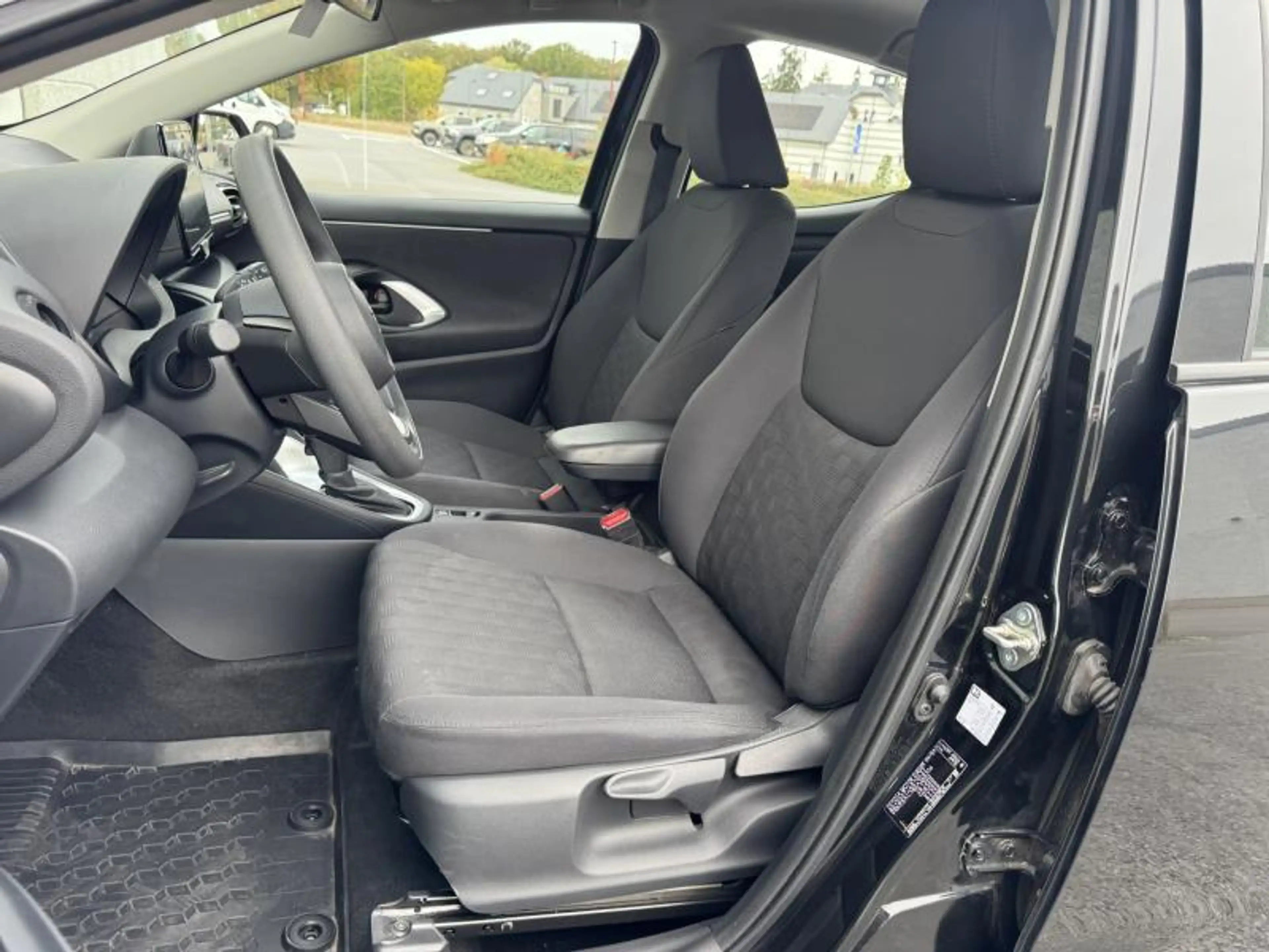 Toyota Yaris 1.5 Hybride CVT Dynamic de direction ! — photo 14
