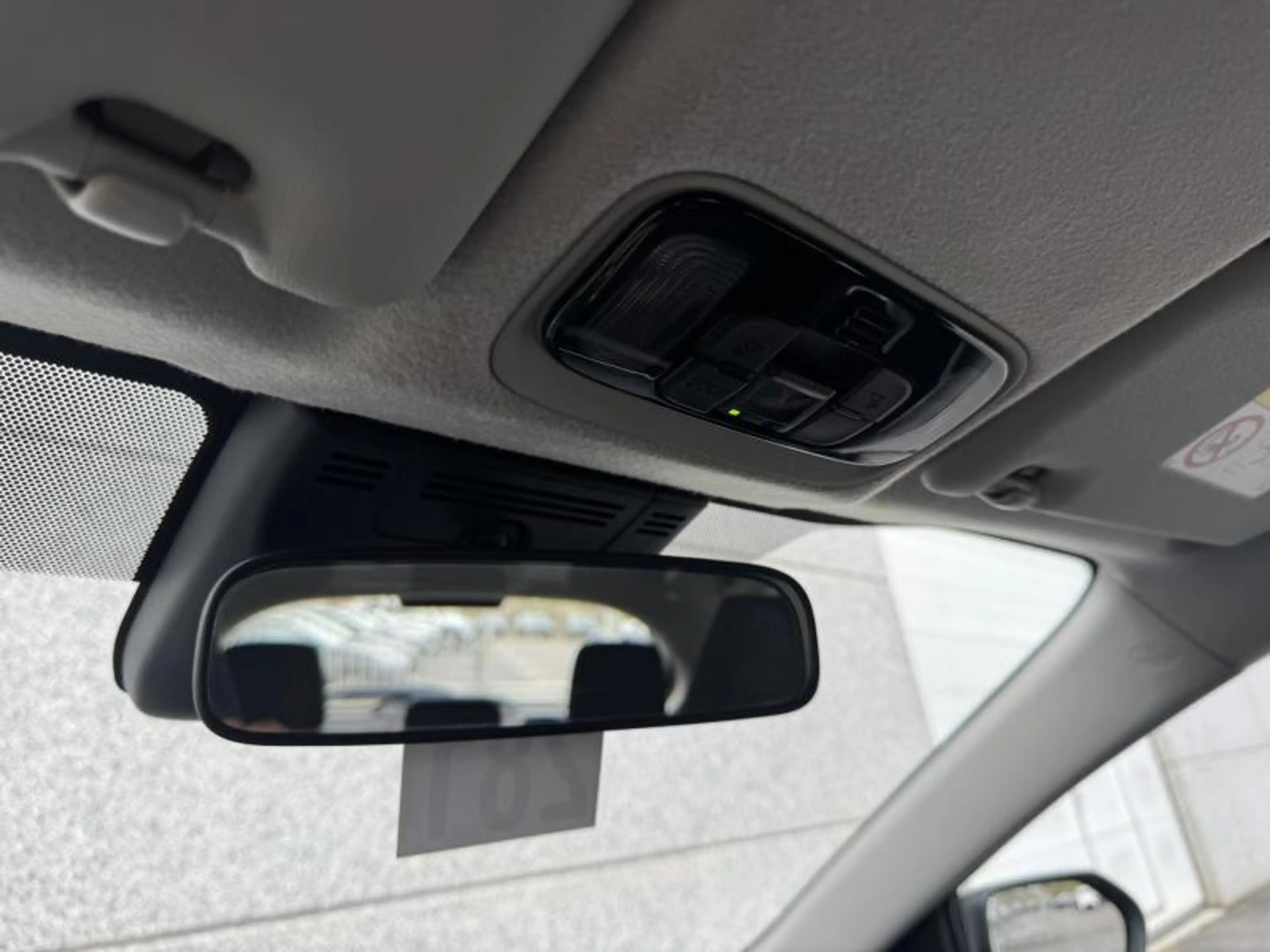 Toyota Yaris 1.5 Hybride CVT Dynamic de direction ! — photo 25