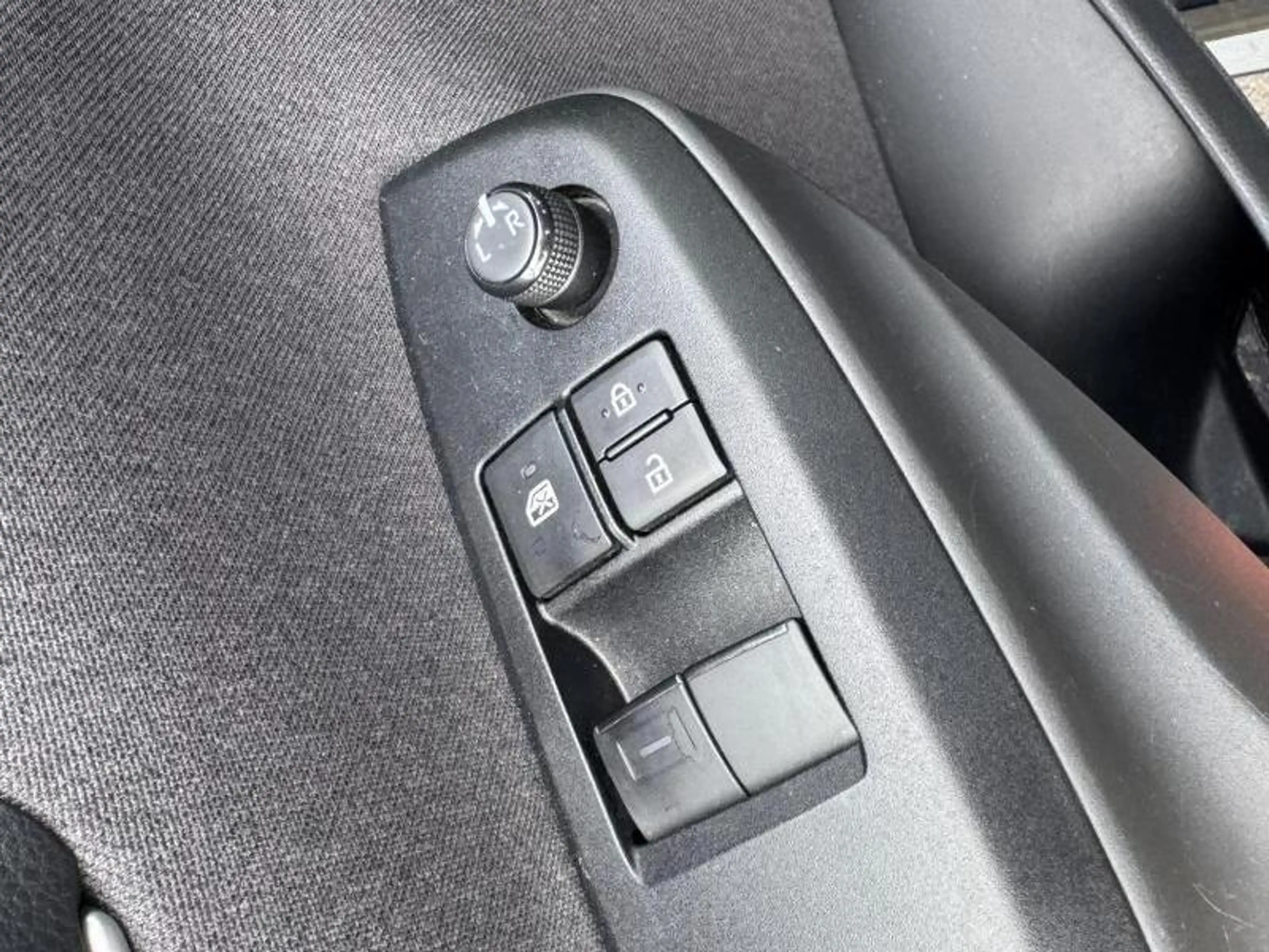 Toyota Yaris 1.5 Hybride CVT Dynamic de direction ! — photo 11