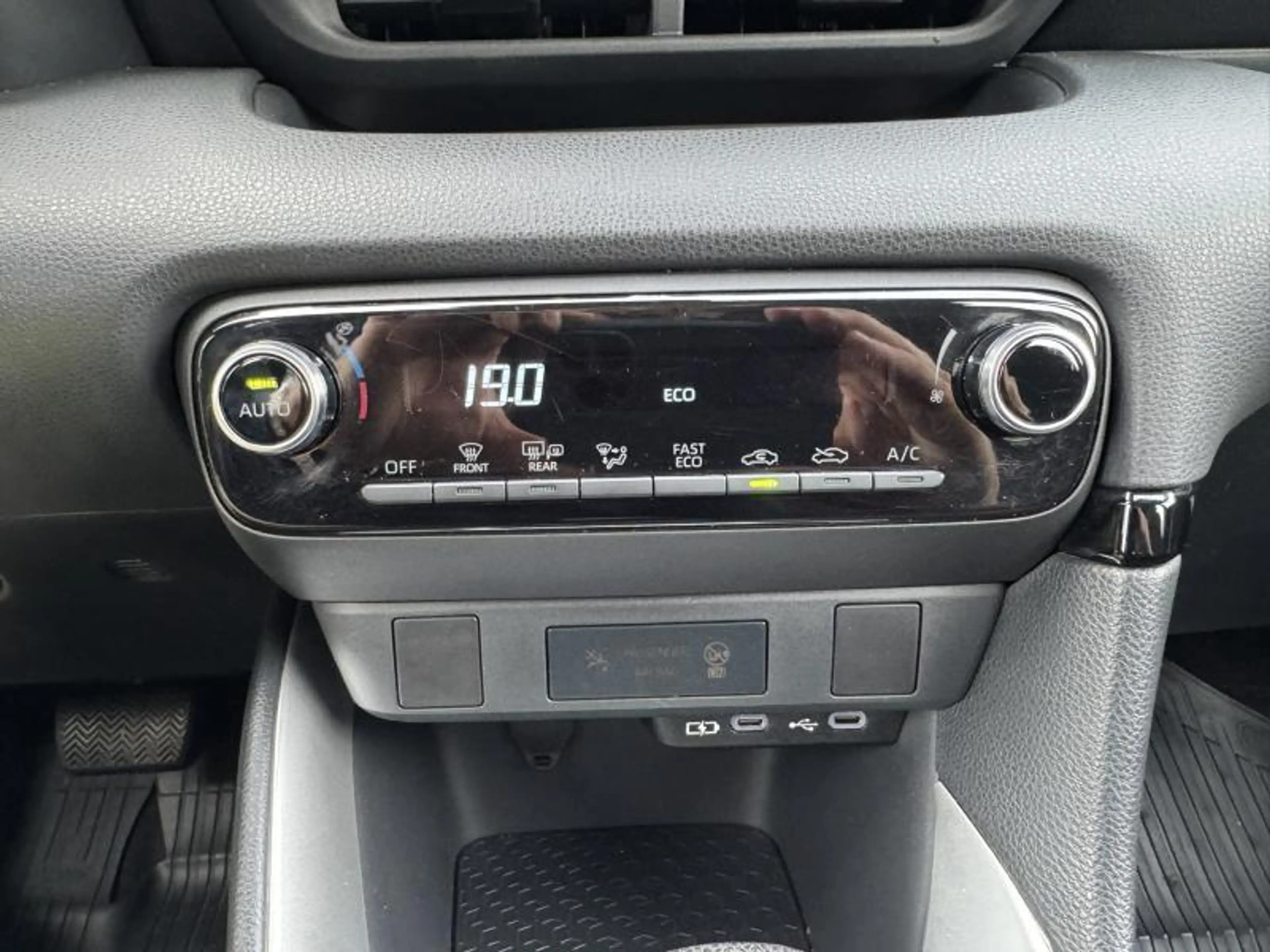 Toyota Yaris 1.5 Hybride CVT Dynamic de direction ! — photo 24