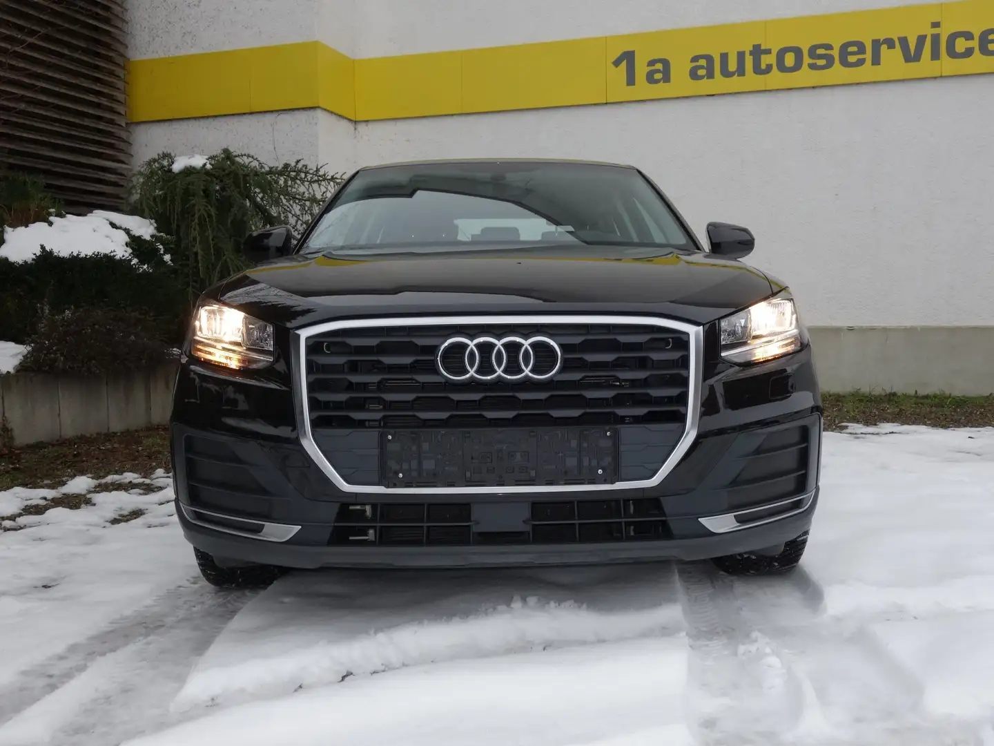 Audi Q2 basis ultra Schwarz - 2